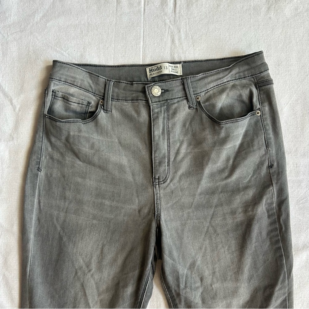 High-Rise Straight Leg Gray Jeggings Juniors size 13